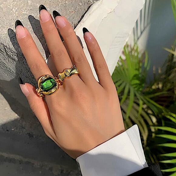 Gold 18k plated emerald green adjustable resizable ring - Picture 5 of 16